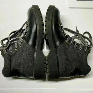 Universal Thread, women’s Sz 7,  Hiking Boots. Black and Gray